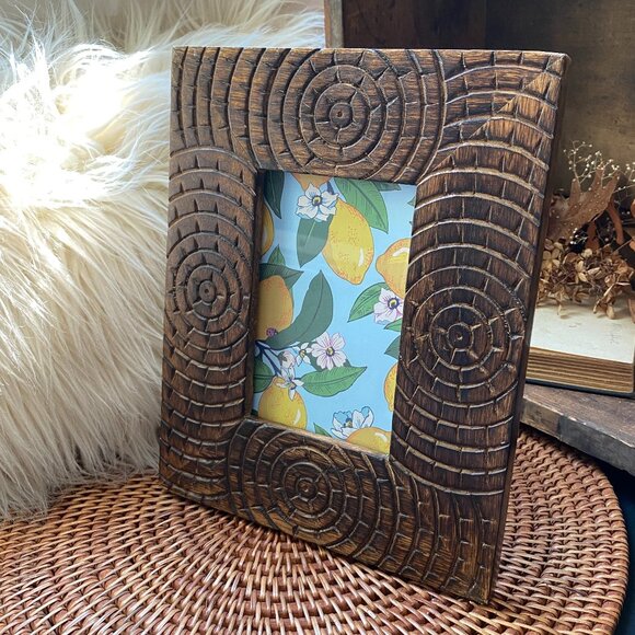 Vintage Carved Wood Holds a 4x6 Photo Picture 8 3/8”W 10 3/8”T Frame - Picture 1 of 5